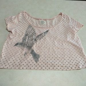 Lady's shirt cropped